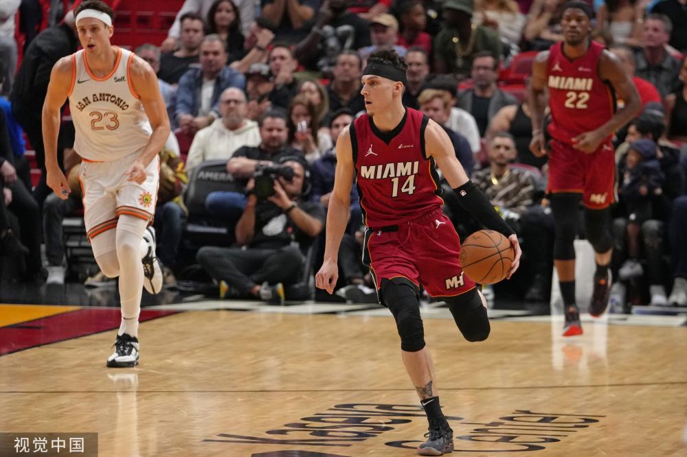 手的决赛中 手的决赛中